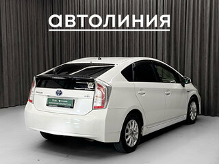 2013 Toyota Prius PHV ZVW35 III Рестайлинг (XW30), белый, 950000 рублей, вид 3