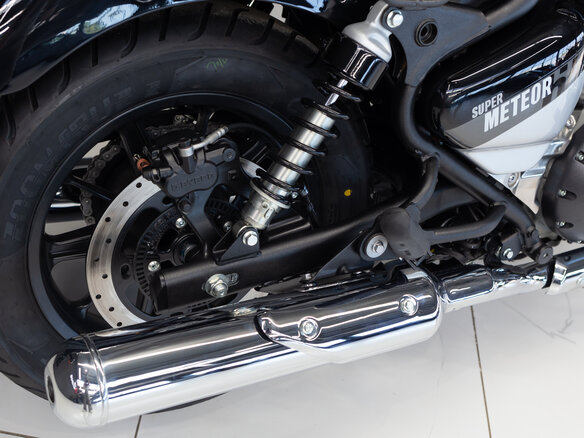 2026 Royal Enfield Super Meteor, серебристый, 773000 рублей - вид 23
