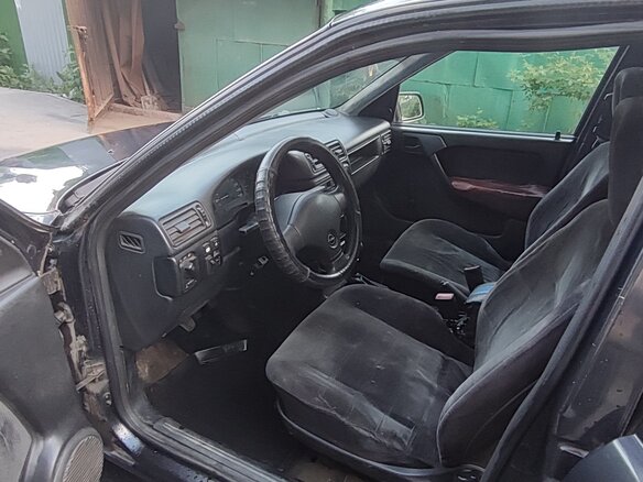 1990 Opel Vectra KAT A, чёрный, 150000 рублей - вид 4
