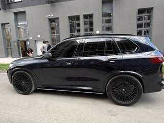 2020 BMW X5 M50i IV (G05/G18), синий, 8500000 рублей, вид 3