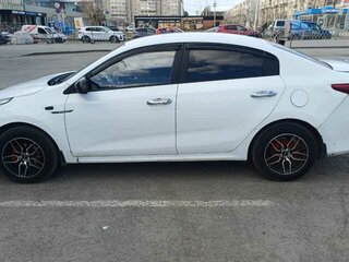 2018 Kia Rio IV, белый, 750000 рублей, вид 3