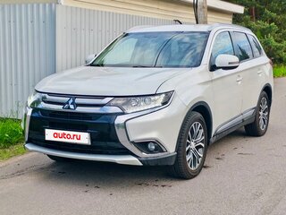 2016 Mitsubishi Outlander III Рестайлинг 2, белый, 1580000 рублей, вид 3
