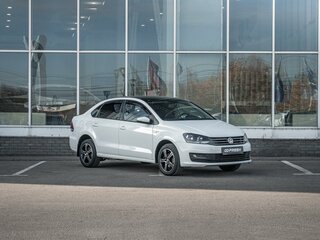 2018 Volkswagen Polo V Рестайлинг, белый, 999000 рублей, вид 1