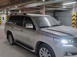 2018 Toyota Land Cruiser 200 Series Рестайлинг 2, серый, 10300000 рублей, вид 3