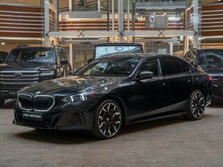 2026 BMW 5 серии 540d xDrive VIII (G60/G61/G68), чёрный, 13590000 рублей, вид 1