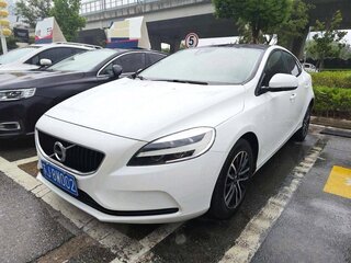 2018 Volvo V40 II Рестайлинг, белый, 1072000 рублей, вид 1