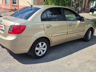 2011 Kia Rio II Рестайлинг, бежевый, 650000 рублей, вид 4