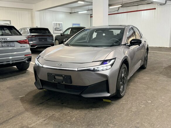 2026 Toyota bZ3, серебристый, 4390000 рублей