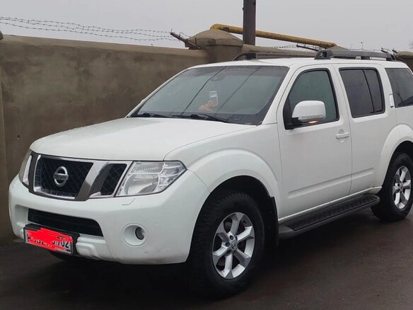 2012 Nissan Pathfinder III Рестайлинг, белый, 1290000 рублей