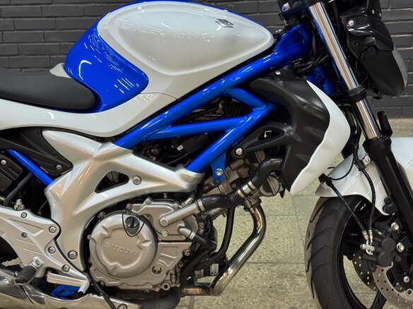 2010 Suzuki SFV 650 Gladius, синий, 515000 рублей - вид 11