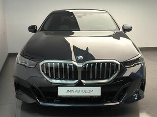 2025 BMW 5 серии 530i xDrive VIII (G60/G61/G68), чёрный, 9990000 рублей, вид 3