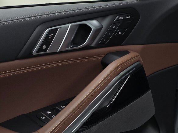 2025 BMW X6 40i III (G06) Рестайлинг, серебристый - вид 26