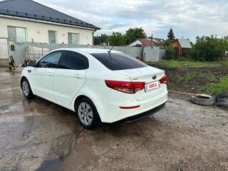2016 Kia Rio III Рестайлинг, белый, 945000 рублей, вид 4