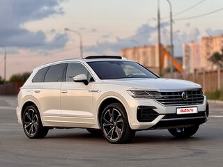 2019 Volkswagen Touareg III, белый, 4990000 рублей, вид 2