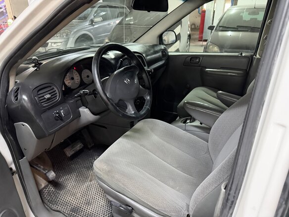 2005 Dodge Caravan 4-speed IV, белый - вид 12