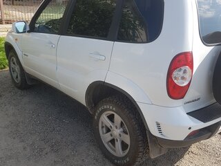 2010 Chevrolet Niva I Рестайлинг, белый, 650000 рублей, вид 5