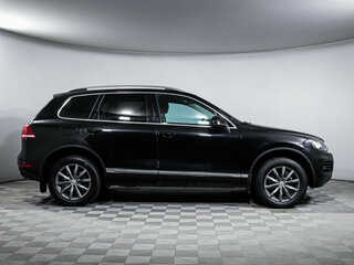 2010 Volkswagen Touareg II, чёрный, 1549000 рублей, вид 4