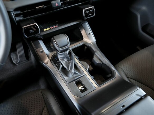 2026 Toyota RAV4 VI (XA60), чёрный - вид 13