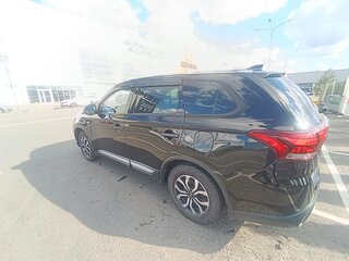 2018 Mitsubishi Outlander III Рестайлинг 2, чёрный, 1580000 рублей, вид 2