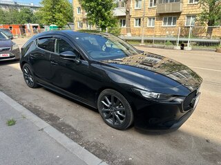 2021 Mazda 3 IV (BP), чёрный, 1650000 рублей, вид 2