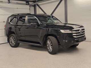 2022 Toyota Land Cruiser 300 Series, чёрный, 9990000 рублей, вид 2