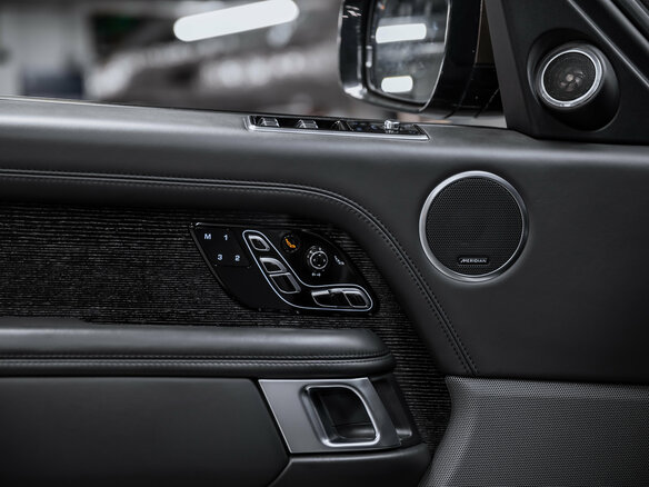 2019 Land Rover Range Rover Long IV Рестайлинг, серебристый, 6190000 рублей - вид 28