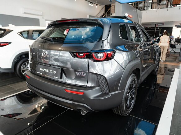 2025 Mazda CX-50, чёрный, 4725000 рублей - вид 12