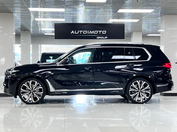 2025 BMW X7 40d I (G07) Рестайлинг, чёрный, 15499000 рублей - вид 3