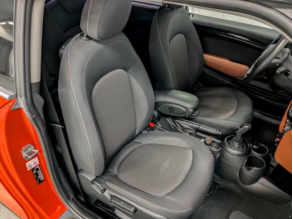 2020 Mini Hatch Cooper III (F55/F56) Рестайлинг, оранжевый, 2395000 рублей - вид 23