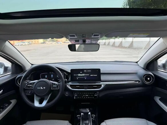2023 Kia K3 II (China Market) Рестайлинг, белый, 1650000 рублей - вид 10