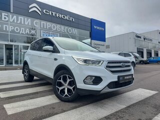 2018 Ford Kuga II Рестайлинг, белый, 1920000 рублей, вид 1