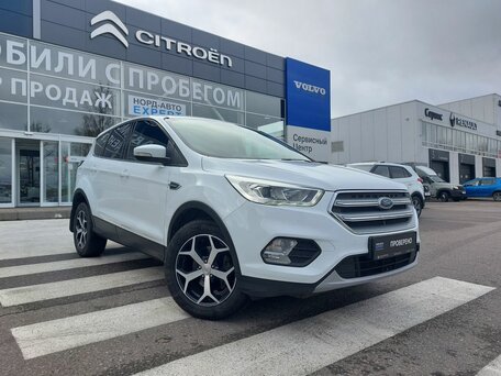 2018 Ford Kuga II Рестайлинг, белый, 1900000 рублей, вид 1