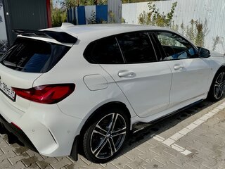 2021 BMW 1 серии 118i III (F40), белый, 2400000 рублей, вид 3