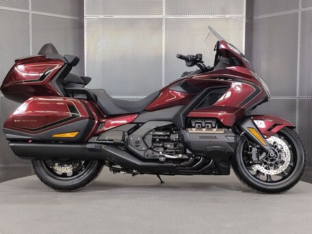 2025 Honda GL 1800 Gold Wing, красный, 3199000 рублей, вид 1