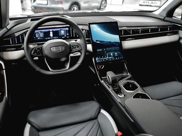 2026 Geely Atlas II, чёрный, 3909990 рублей - вид 8