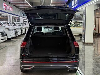 2023 Volkswagen Tiguan II Рестайлинг, чёрный, 2550000 рублей, вид 5