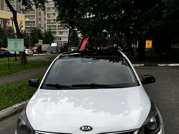 2017 Kia Rio IV, серебристый, 690000 рублей - вид 1