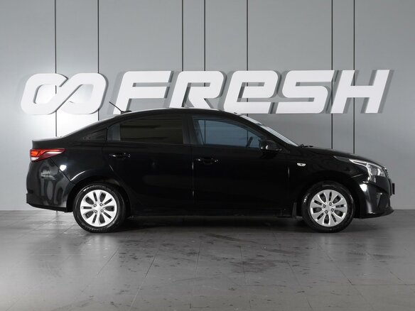 2021 Kia Rio IV Рестайлинг, чёрный, 1679000 рублей - вид 4
