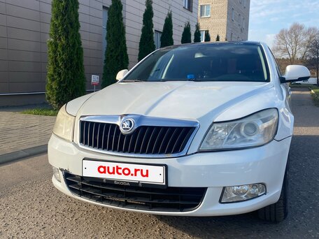 2011 Skoda Octavia II (A5) Рестайлинг, белый, 360000 рублей, вид 1