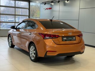 2017 Hyundai Solaris II, оранжевый, 1287000 рублей, вид 4