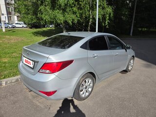 2016 Hyundai Solaris I Рестайлинг, серебристый, 800000 рублей, вид 4