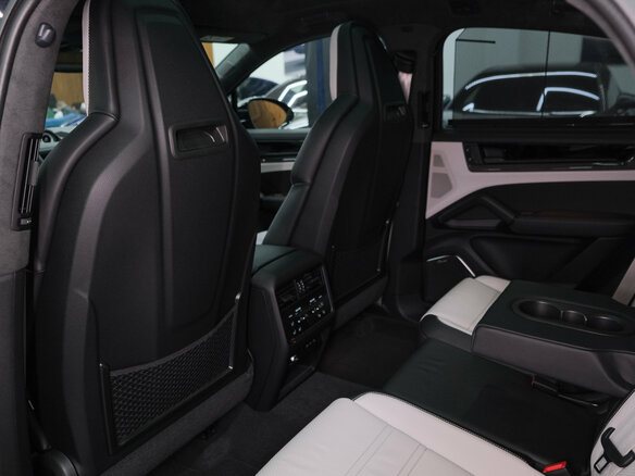 2025 Porsche Cayenne GTS Coupé III Рестайлинг, чёрный, 25690000 рублей - вид 29