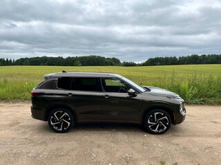 2022 Mitsubishi Outlander IV, коричневый, 2623559 рублей, вид 5