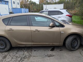 2012 Opel Astra J Рестайлинг, золотистый, 600000 рублей, вид 3