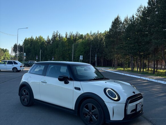 2022 Mini Hatch Cooper D III (F55/F56) Рестайлинг 2, белый, 2220000 рублей - вид 1