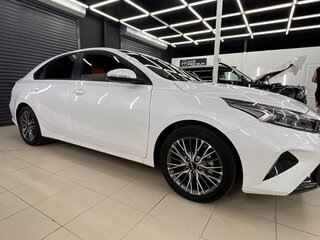 2024 Kia K3 II Рестайлинг, белый, 2900000 рублей, вид 5