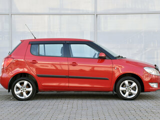 2011 Skoda Fabia II Рестайлинг, красный, 470000 рублей, вид 4