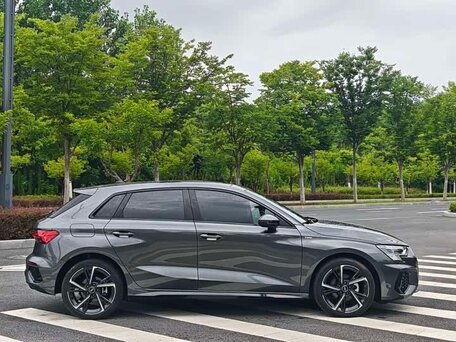 2023 Audi A3 Sportback 35 TFSI IV (8Y), серый, 1931000 рублей, вид 3