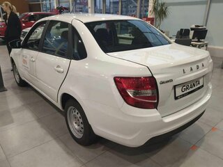 2026 Lada (ВАЗ) Granta I Рестайлинг, белый, 1057320 рублей, вид 5