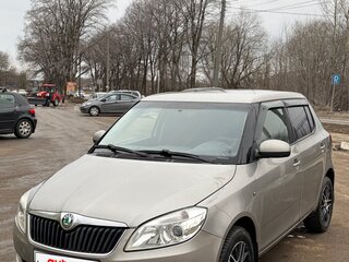 2013 Skoda Fabia II Рестайлинг, бежевый, 600000 рублей, вид 1